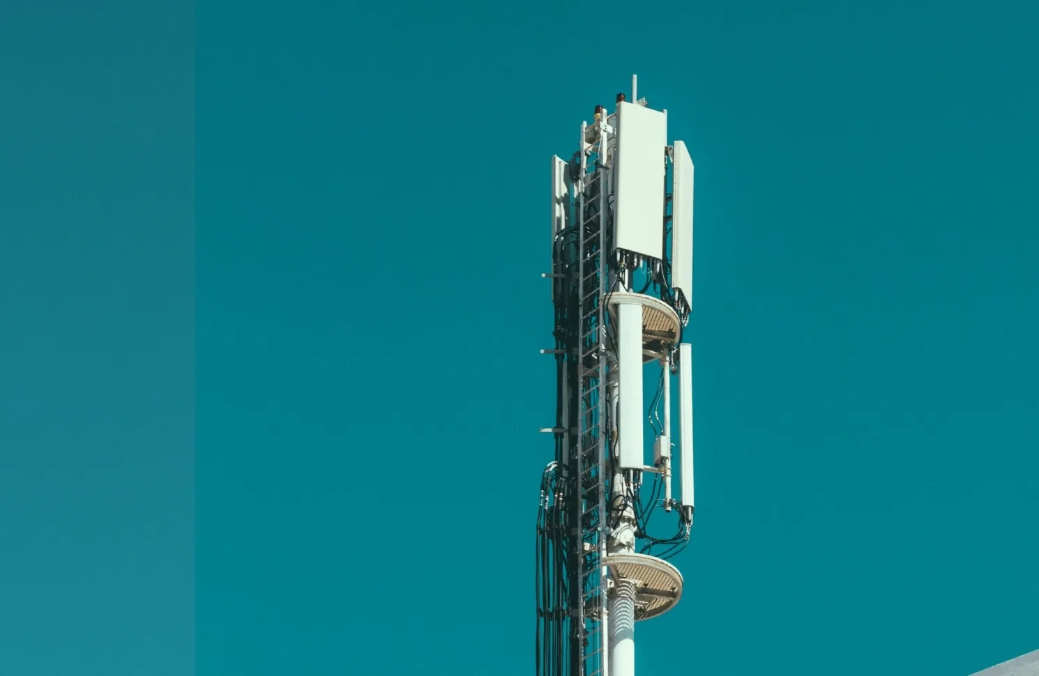 Telecommunications tower that represents a SaaS application development project where Lumenalta partnered with Altman Solon